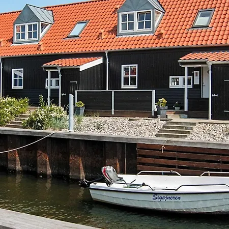 Retreat By The Canal - By Traum *